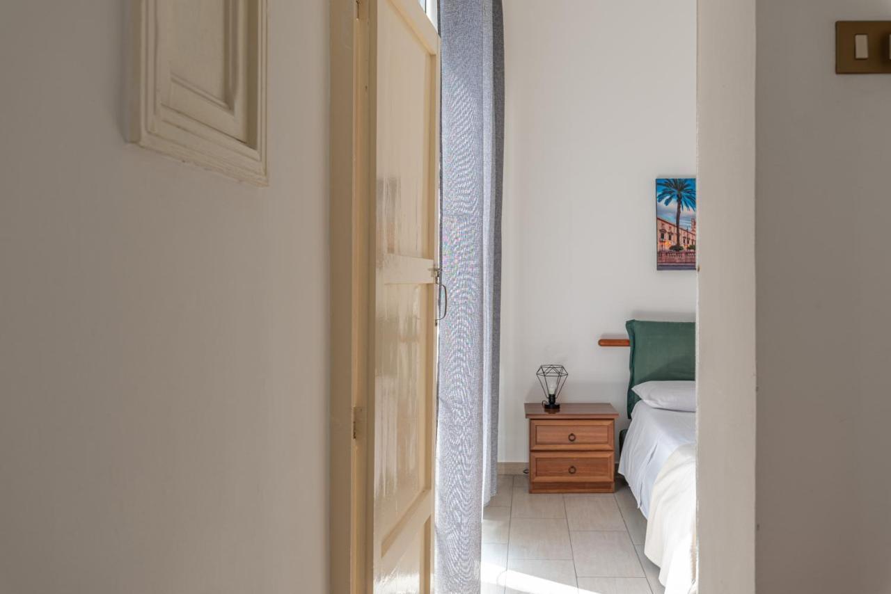 I Mori-Holiday Apartment Palermo Luaran gambar