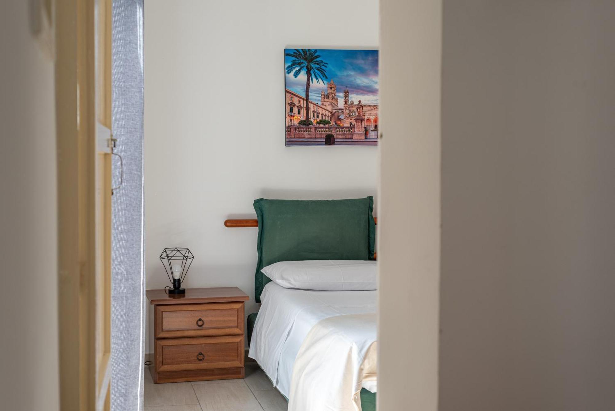 I Mori-Holiday Apartment Palermo Luaran gambar